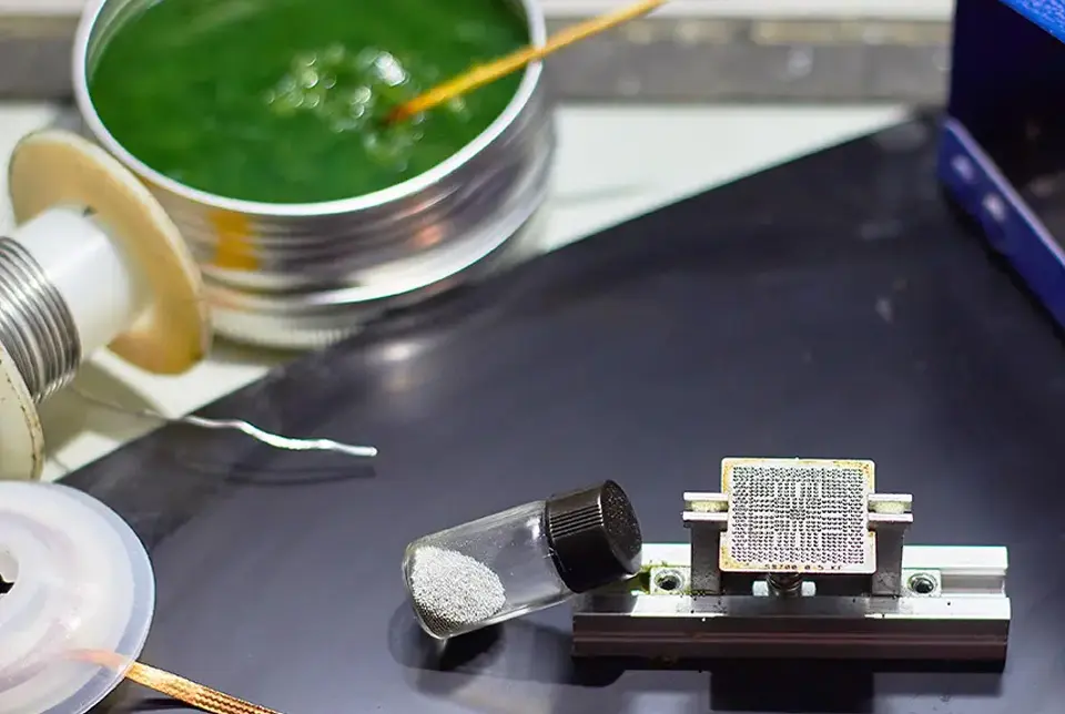 Tacky Flux – High-viscosity flux solutions for precise rework